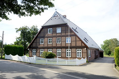 Neuengamme  ist ein Hamburger Stadtteil im Elbmarsch-Gebiet der Vierlande im Bezirk Bergedorf. Altes Hufnerhaus am Neuengammer Hausdeich; das unter Denkmalschutz stehende Gebäude wurde 1854 errichtet.