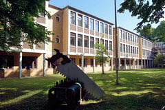 Fotos aus dem Hamburger Stadtteil Hohenfelde, Bezirk Hamburg-Nord. Gewerbeschule Maschinenbau in der Angerstraße, errichtet 1961 - Architekt Lothar Kreitz.