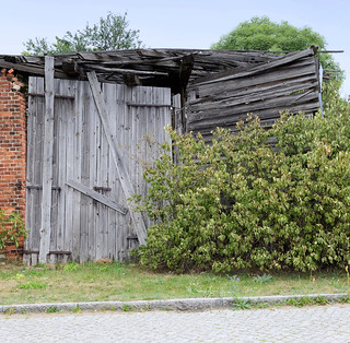 Vierraden war eine Kleinstadt mit etwa 1000 Einwohnern im Nordosten Brandenburgs; 2003 wurde sie in die Stadt Schwedt, Oder eingemeindet.