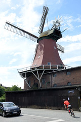 Fotos aus dem Hamburger Stadtteil Reitbrook. Die Reitbrooker Mühle ist eine im Jahr 1870 erbaute Windmühle - zweigeschossiger Galerieholländer. Die Reitbrooker Mühle ist eine von neun im hamburgischen Gebiet erhaltenen Windmühlen und die einzige, die