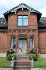 Neuengamme  ist ein Hamburger Stadtteil im Elbmarsch-Gebiet der Vierlande im Bezirk Bergedorf. Ziegelgebäude, Wohnhaus der Gründerzeit im Neuengammer Hausdeich.