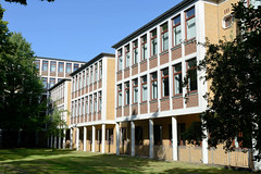 Fotos aus dem Hamburger Stadtteil Hohenfelde, Bezirk Hamburg-Nord. Gewerbeschule Maschinenbau in der Angerstraße, errichtet 1961 - Architekt Lothar Kreitz.