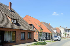 Neuhaus   ist ein Ortsteil der Gemeinde Amt Neuhaus in Niedersachsen und Sitz der Gemeinde.