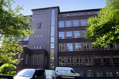 Fotos aus dem Hamburger Stadtteil Hohenfelde, Bezirk Hamburg-Nord;  Berufsschule Angerstraße, Architekt Fritz Schumacher.