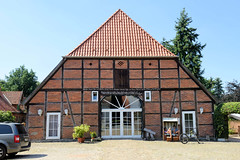 Neuhaus   ist ein Ortsteil der Gemeinde Amt Neuhaus in Niedersachsen und Sitz der Gemeinde.
