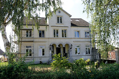 Fotos aus dem Hamburger Stadtteil Reitbrook, Bezirk Bergedorf. Wohnwirtschaftsgebäude am Vorderdeich, die denkmalgeschütze Anlage wurde 1890 errichtet.