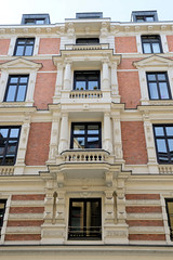 Historische Architektur in der Hamburger Innenstadt, Stadtteil Neustadt. Etagengeschäftshaus in den Hamburger Colonnaden - errichtet 1879, Architekten Elvers & Martens.