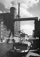 Historische Ansichten aus dem Hafen Harburgs - Krananlagen im Harburger Seehafen.