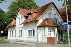 Fotos aus dem Hamburger Stadtteil Neugraben-Fischbek, Bezirk Hamburg Harburg. Wohnhaus der Gründerzeit in der Straße Im Neugrabener Dorf.