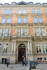 Historische Architektur in der Hamburger Innenstadt, Stadtteil Neustadt. Etagengeschäftshaus in den Hamburger Colonnaden - errichtet 1880, Architekt Wilhelm Hauers.