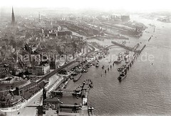 Luftfoto vom historischen Hamburg / Vorsetzen, Baumwall Sandtorhafen Speicherstadt; ca. 1931.