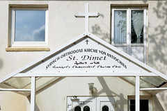 Fotos aus dem Hamburger Stadtteil Neugraben-Fischbek, Bezirk Hamburg Harburg. Eingang zur syrisch-orthodoxen Kirche von Antiochien - St. Dimet - in der Neuwiedenthaler Straße.