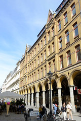 Historische Architektur in der Hamburger Innenstadt, Stadtteil Neustadt. Säulengang in der Fußgängerzone der Colonnaden.