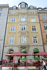 Historische Architektur in der Hamburger Innenstadt, Stadtteil Neustadt. Etagengeschäftshaus in den Hamburger Colonnaden - errichtet 1879, Architekten Hauers & Hüser.