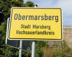 Obermarsberg  liegt auf einem nach drei Seiten steil abfallenden Bergplateau im Hochsauerlandkreis in Nordrhein-Westfalen.