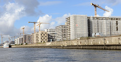 Baustellen am Kirchenpauerkai, Norderelbe in der Hamburger Hafencity.