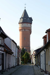 Burg ist die Kreisstadt des Landkreises Jerichower Land in Sachsen-Anhalt; die Rolandstadt wird zudem Stadt der Türme genannt.
