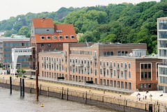 Luftaufnahme vom Altonaer Kaispeicher an der Großen Elbstraße - Altonaer Hafenrand.