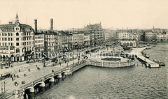 Blick zur Reesendammbrücke und dem Jungfernstieg in der Hamburger Neustadt - halbrunder Anleger für die Alsterschiffe.