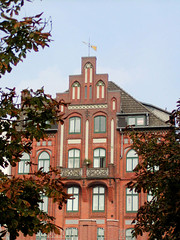 Historisches Wohn- und Geschäftshaus an der Kuhmühle in Hambug Hohenfelde.  (2002)