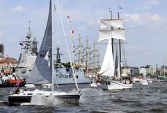 Segelschiffe während des Hafengeburtstages vor Hamburg St. Pauli.