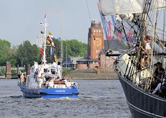 Schiffe auf der Elbe vor Hamburg Finkenwerder.