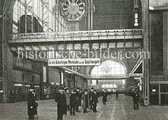 Altes Bild von der Wandelhalle im Hauptbahnhof in Hamburg St. Georg.