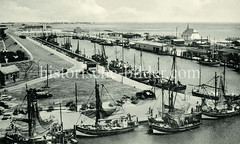 Historische Ansicht vom Nordseebad Büsum, Fischereihafen.