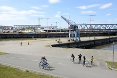 Fotos aus dem Hamburger Stadtteil Rothenburgsort. Blick auf den Löschplatz Billhafen und Oberhafenkanal - im Hintergrund die Baustelle vom Elbtower und Haltestelle Landungsbrücken.