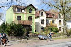 Fotos aus dem Hamburger Stadtteil Groß Borstel, Bezirk Hamburg Nord; Villen, Einzelhäuser der Gründerzeit im Weg Beim Jäger.