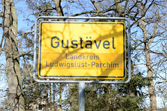 Gustävel ist ein Ort in der Gemeinde Kuhlen-Wendorf im Landkreis Ludwigslust-Parchim in  Mecklenburg-Vorpommern.