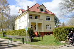 Fotos aus dem Hamburger Stadtteil Groß Borstel, Bezirk Hamburg Nord; Villa Waldfrieden am Licentiatenweg / Borsteler Jäger.