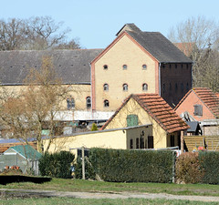 Gustävel ist ein Ort in der Gemeinde Kuhlen-Wendorf im Landkreis Ludwigslust-Parchim in  Mecklenburg-Vorpommern.
