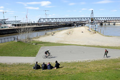 Fotos aus dem Hamburger Stadtteil Rothenburgsort. Blick auf den Löschplatz Billhafen und Oberhafenkanal.