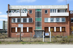 Bilder aus dem Kleinen Grasbrook, Stadtteil in Hamburg -  Übersee Zentrum; leerstehendes Verwaltungsgebäude.