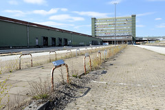 Bilder aus dem Kleinen Grasbrook, Stadtteil in Hamburg -  Übersee Zentrum; Parkplätze.