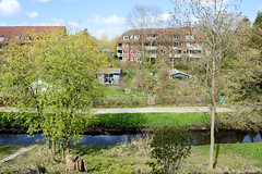 Fotos vom ehem. Güterbahnhof Lokstedt, Hamburg Groß Borstel. Blick vom Baugelände über die Tarpenbek zu der Kleingartenanlage.