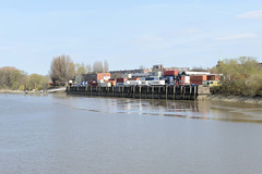 Bilder aus dem Kleinen Grasbrook, Stadtteil in Hamburg -  Saalehafen; Containerlager am Halleschen Ufer.