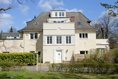 Fotos aus dem Hamburger Stadtteil Groß Borstel, Bezirk Hamburg Nord; expressionister Baustil - Villa am Licentiatenberg.