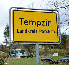 Tempzin ist ein Ortsteil von Zahrensdorf in der Gemeinde Kloster Tempzin  im Landkreis Ludwigslust-Parchim in Mecklenburg-Vorpommern.