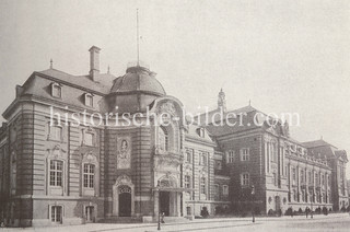 Laeiszhalle am Hamburger Holstenplatz, eröffnet 1908 - Architekten Martin Haller und Emil Meerwein; 1934 wurde der Holstenplatz in Karl-Muck-Platz umbenannt, 1997 in Johannes-Brahms-Platz.