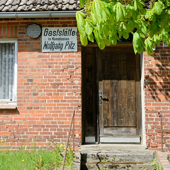 Das Haufendorf Tripkau ist ein Ortsteil der Gemeinde Amt Neuhaus im Landkreis Lüneburg in Niedersachsen.