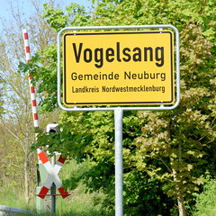 Vogelsang  ist ein Ortsteil der Gemeinde Neuburg im Landkreis Nordwestmecklenburg in Mecklenburg-Vorpommern