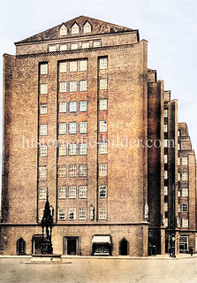 Ballinhaus / Messberghof im Hamburger Kontorhausviertel am Messberg; erbaut 1924 - Architekten Hans + Oskar Gerson. Im Vordergrund steht der Vierländerin-Brunnen.