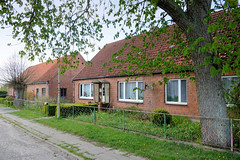Wehningen  ist ein Dorf der Gemeinde Amt Neuhaus in Niedersachsen.