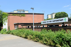 Fotos aus dem Hamburger Bezirk und Stadtteil Wandbek; Schule Stephanstraße, errichtet von 1963 - 1969 / die Schulanlage steht unter Denkmalschutz.