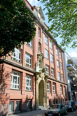Fotos aus dem Hamburger Stadtteil Sankt Pauli, Bezirk Hamburg Mitte; Schulgebäude an der Laeiszstraße - errichtet 1862 / Architekt Franz Gustav Forsmann.