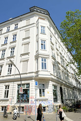 Fotos aus dem Hamburger Stadtteil Sankt Pauli, Bezirk Hamburg Mitte; historisches Eckhaus an der Feldstraße / Glashüttenstraße.