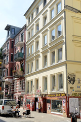 Fotos aus dem Hamburger Stadtteil Sankt Pauli, Bezirk Hamburg Mitte; historische Etagenhäuser in der Marktstraße.