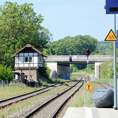 Teterow  ist eine Stadt im Landkreis Rostock in Mecklenburg-Vorpommern; Bahngleise und Stellwerk.